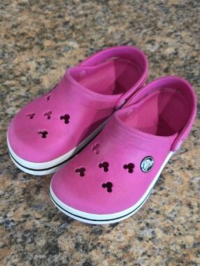 Kids Slip-On Clogs in Pink Minnie Mouse Size 11Y